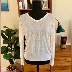 C.T. Plage Off-White Light Wool V-Neck Pullover Size 38